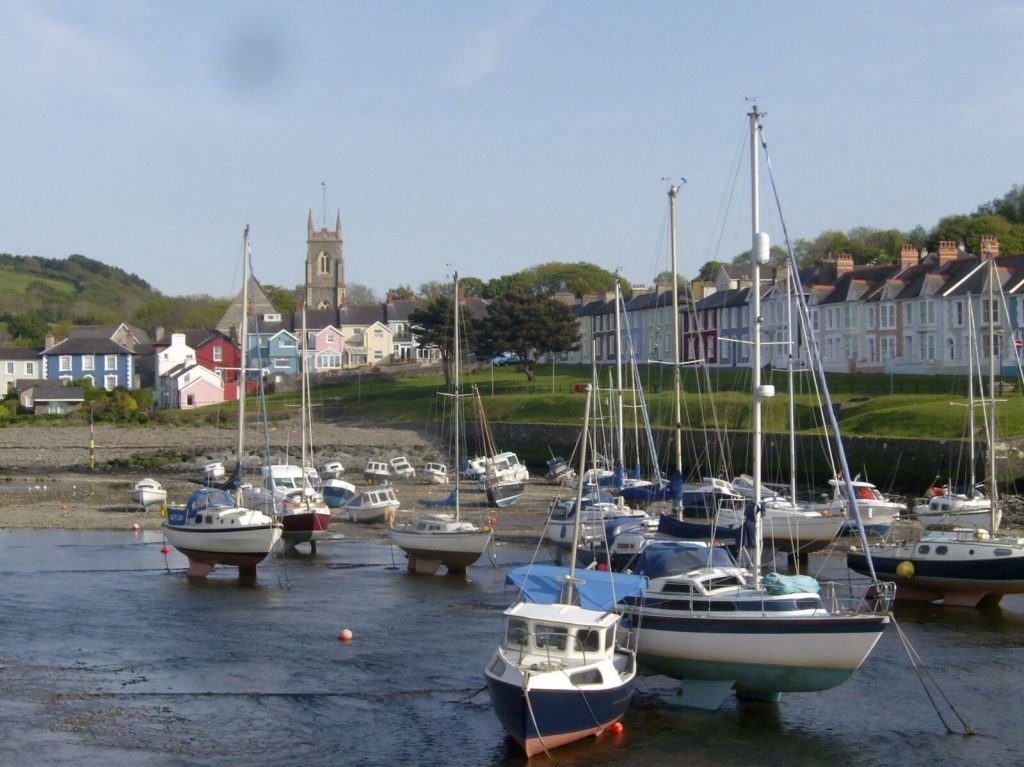 Aberaeron holiday cottage, Bwthyn Y Mor in Aberaeron, Ceredigion, West Wales. Holiday let, dog friendly.