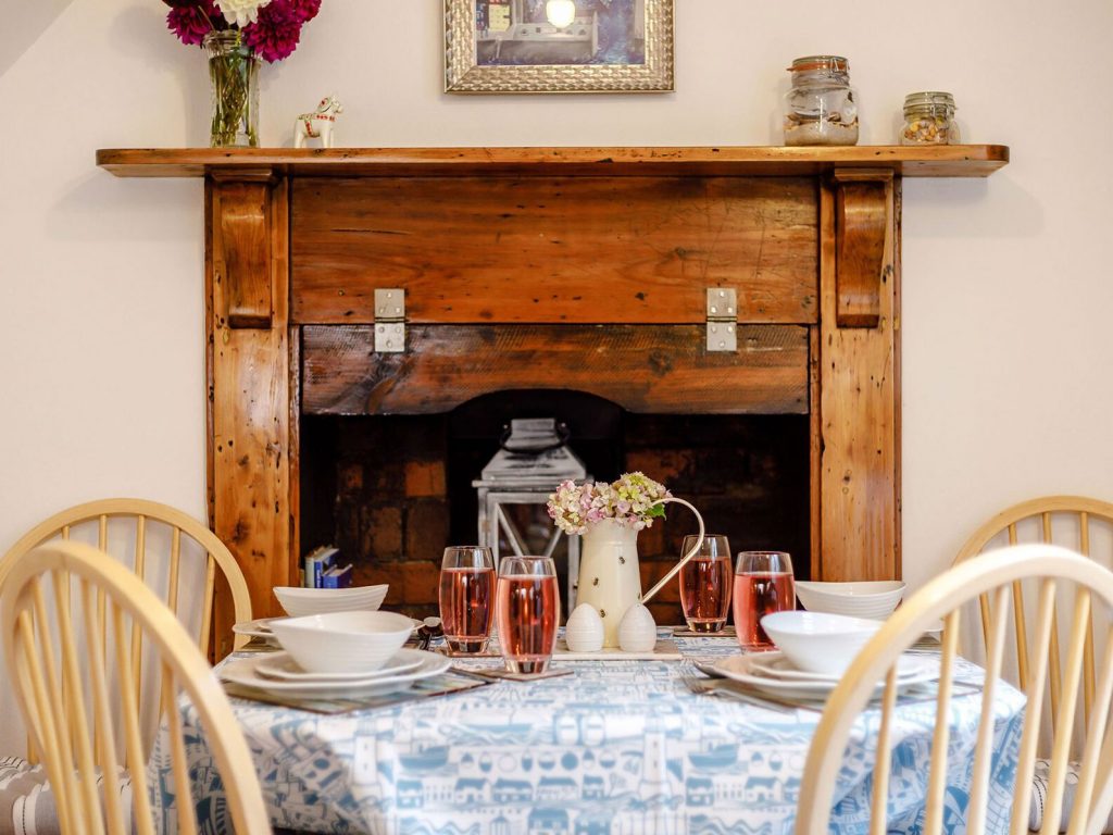 The dining area at Bwthyn Y Môr, Aberaeron Holiday cottage, holiday let, ceredigion, cardigan bay, wales